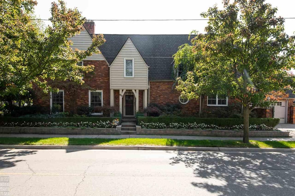 589 Lincoln Rd, Grosse Pointe, MI 48230 - photo 1