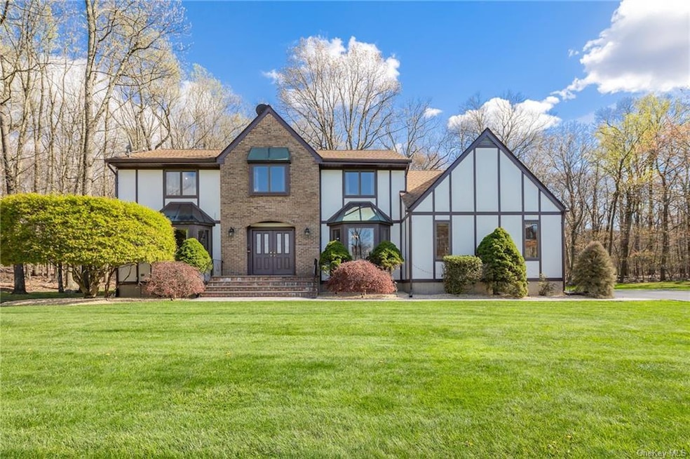 4 Lisa Ln, Spring Valley, NY 10977 - photo 1