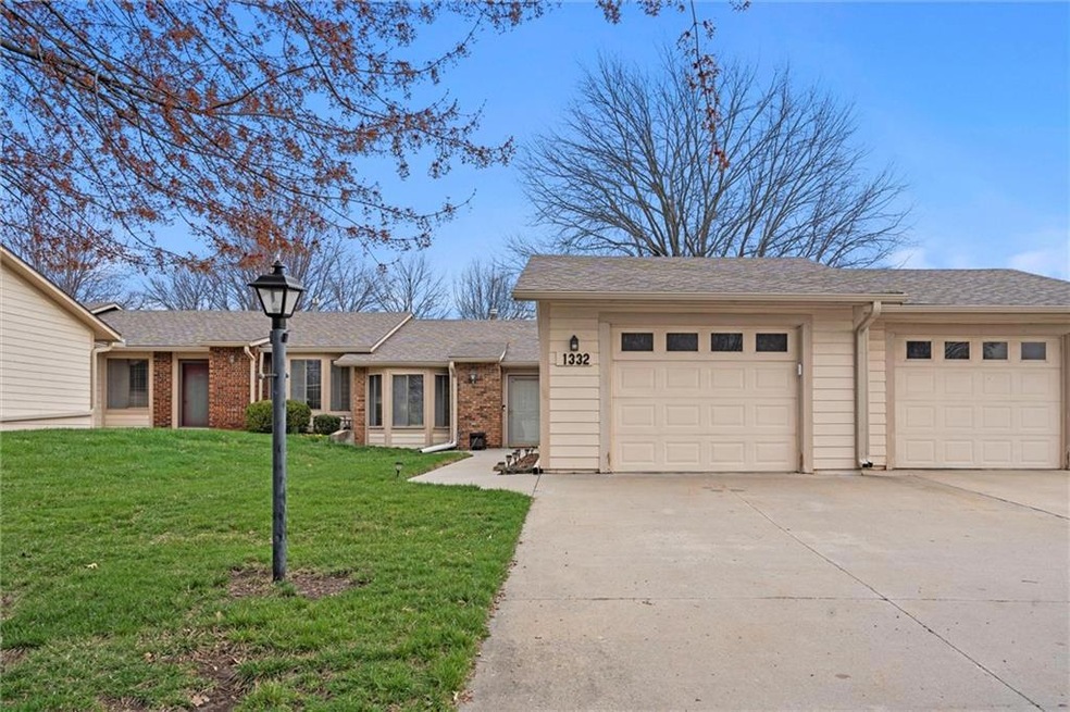 1332 W Jenkins Blvd, Raymore, MO 64083 - photo 1