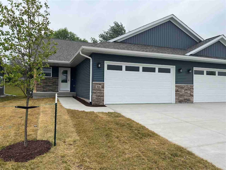 915 Prairie View Dr, West Branch, IA 52358 - photo 1