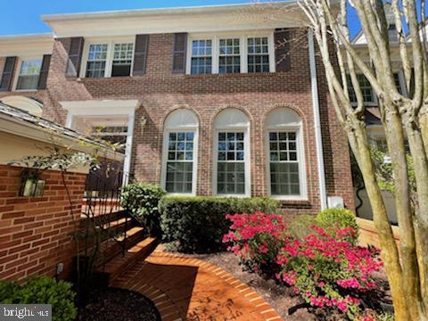 9424 Turnberry Dr, Potomac, MD 20854 - photo 1