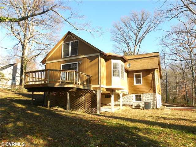 Exterior Back - Expansive 5 bedroom home on a priv