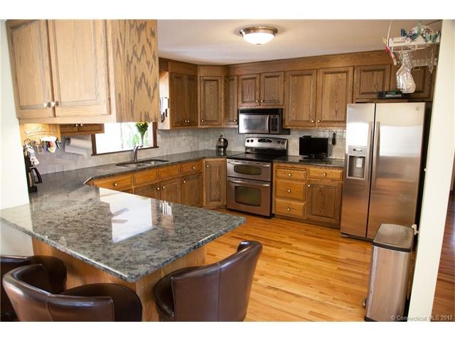 181 Oldefield Farms unit 181, Enfield, CT 06082 - photo 1