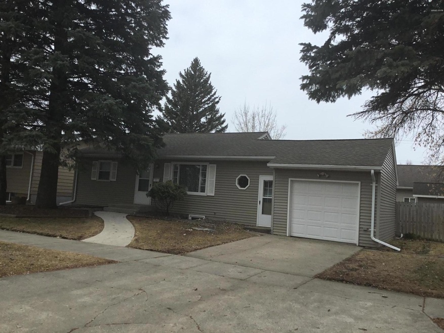 814 S 19th St, Grand Forks, ND 58201 - photo 1