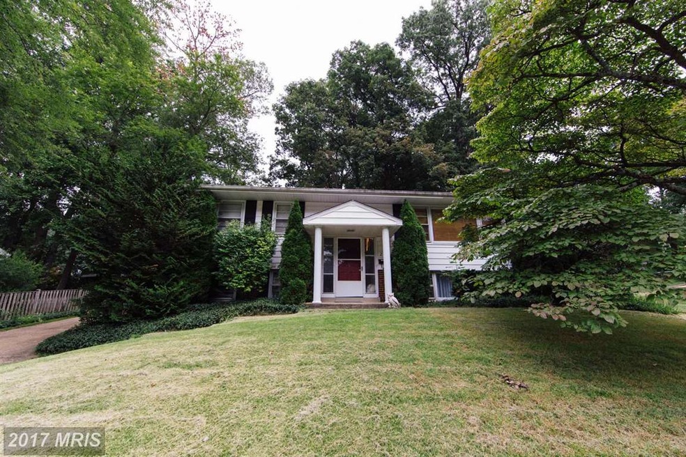 212 Ross Dr SW, Vienna, VA 22180 - photo 1