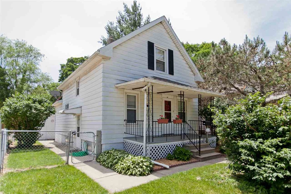 1611 13th Ave SE, Cedar Rapids, IA 52401 - photo 1