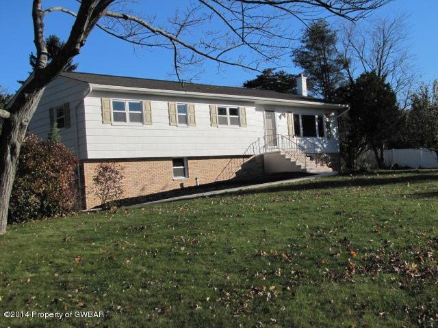 262 Grandview Ave, Mountain Top, PA 18707 - photo 1