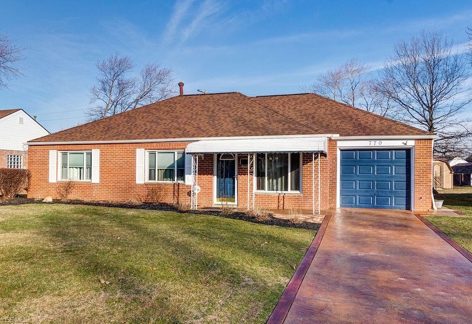 3 BEDROOM/ 2 FULL BATH BRICK RANCH, NICELY MANICUR