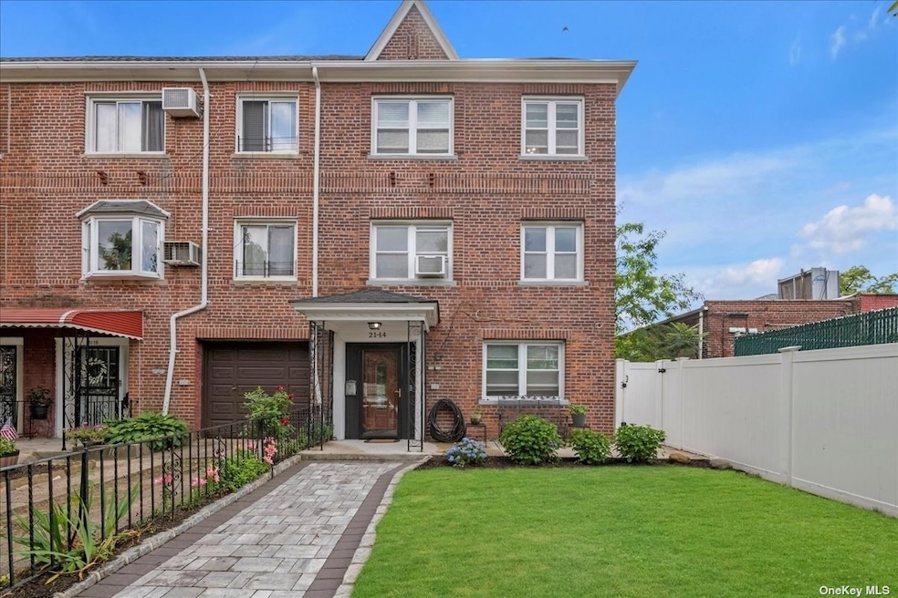 Pending $1,399,000 • Co-Listing Agent