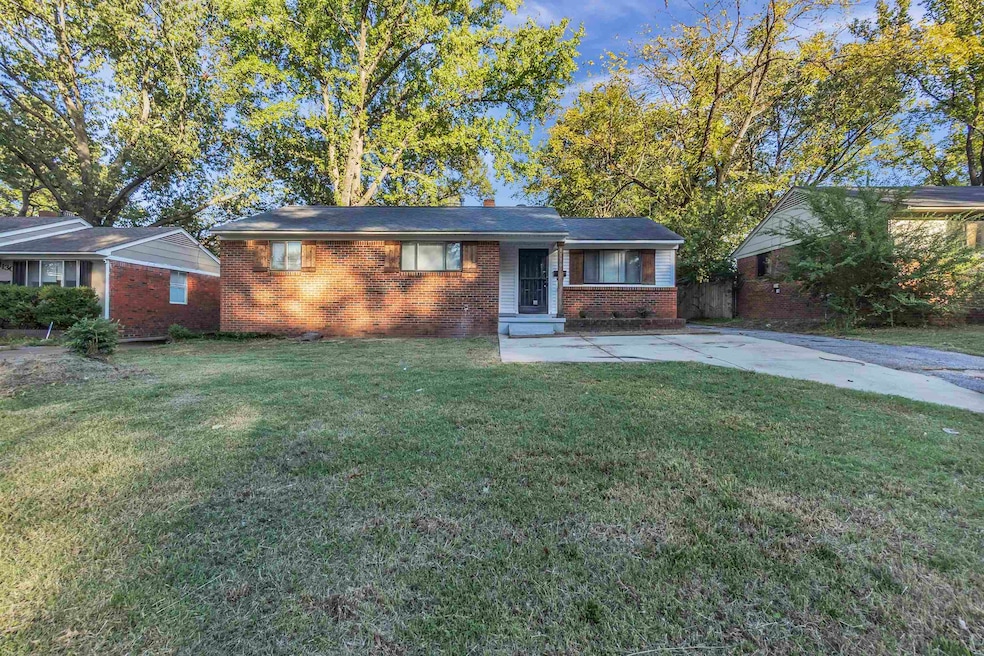 1136 S White Station Rd, Memphis, TN 38117 - photo 1