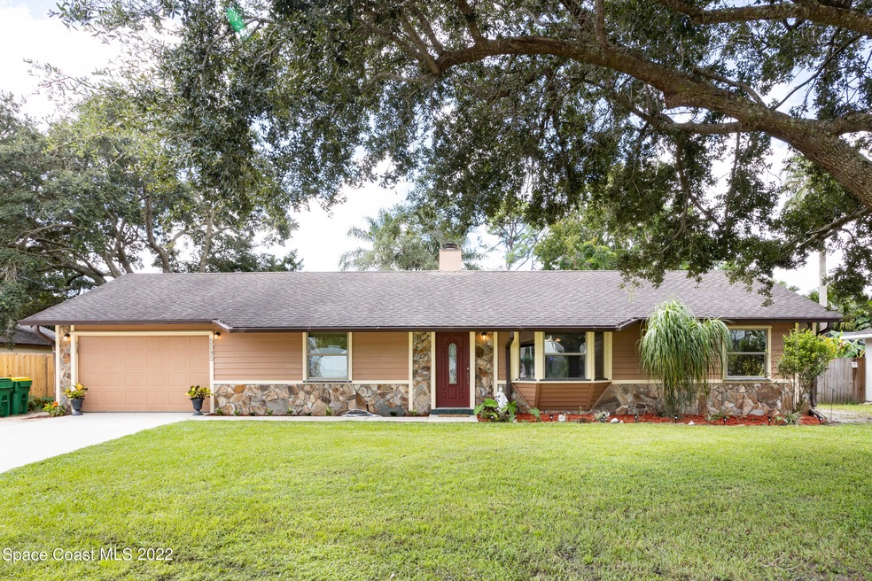 01_5585 Fairbridge St