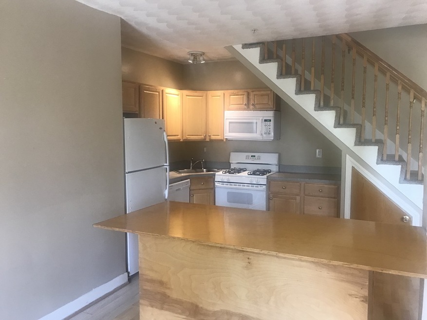 42 Joyce St unit E, Lynn, MA 01902 - photo 1