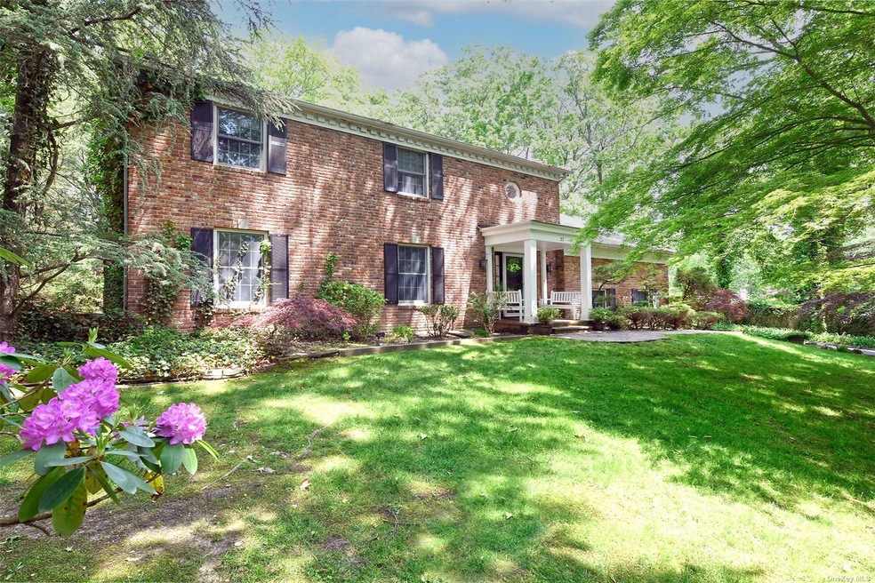 27 Ebbtide Ln, Dix Hills, NY 11746 - photo 1