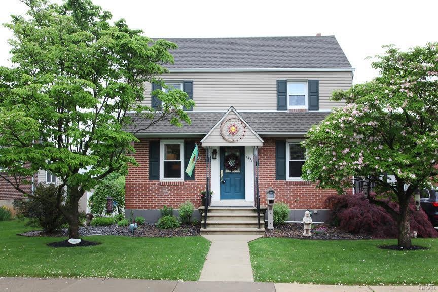 Welcome to 1343 N. Troxell Street