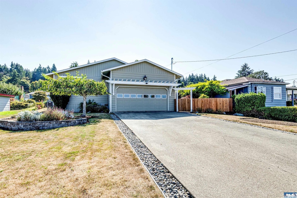 618 E Whidby Ave, Port Angeles, WA 98362 - photo 1