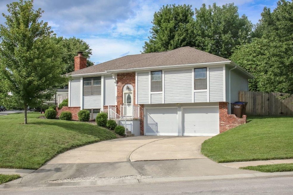 301 N Huntsman Blvd, Raymore, MO 64083 - photo 1