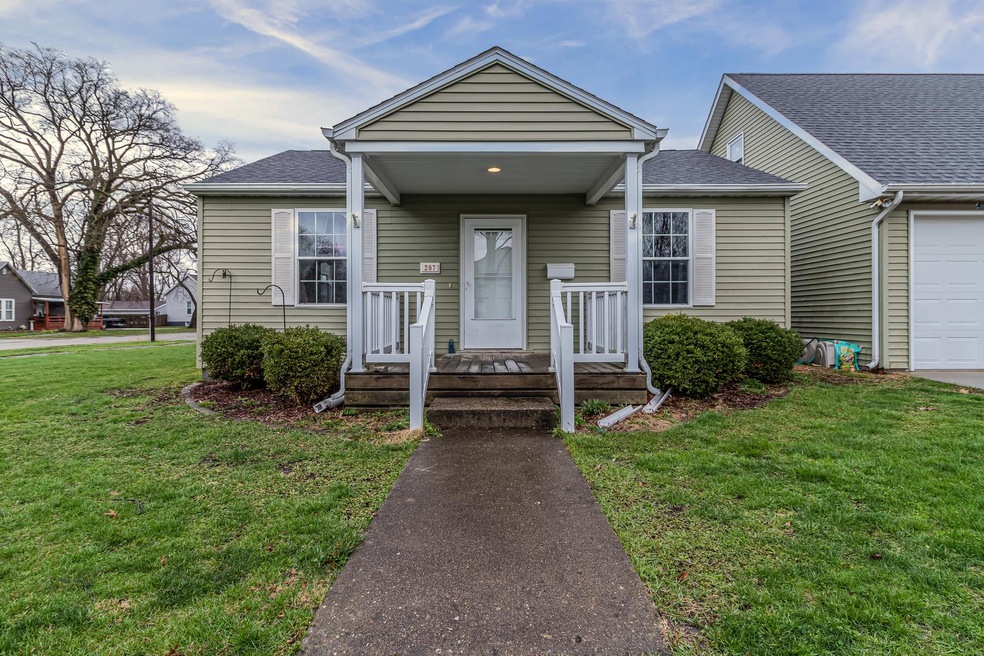 207 N Embarras Ave, Tuscola, IL 61953 - photo 1