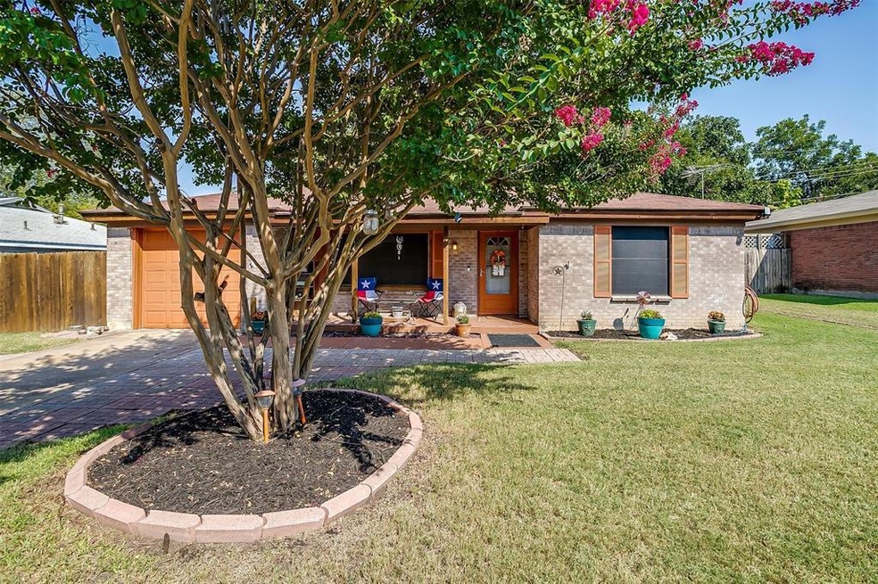 421 Parkside Dr, Fort Worth, TX 76108 - photo 1