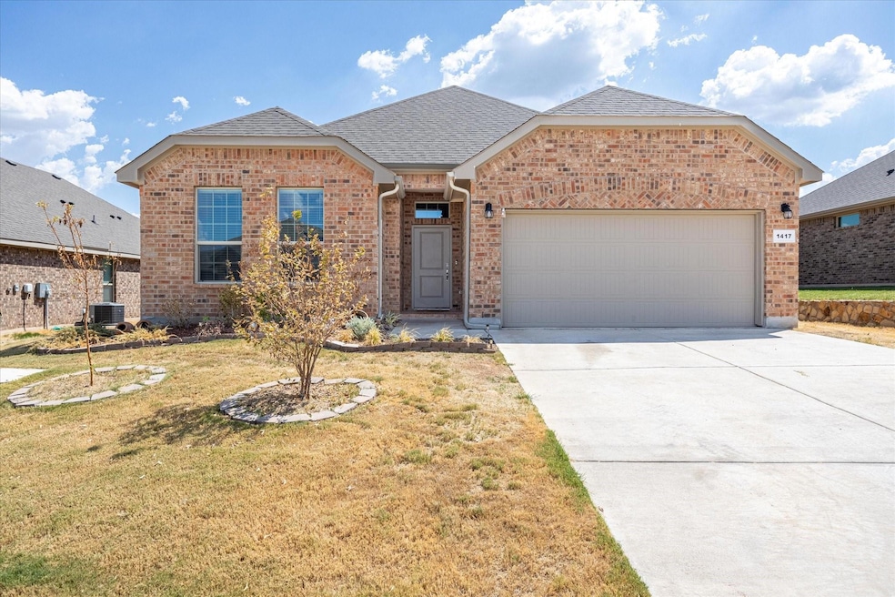 1417 Seabiscuit Dr, Granbury, TX 76049 - photo 1