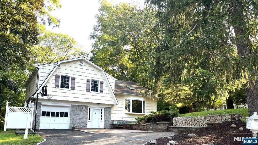 26 Parker Place, Upper Saddle River, NJ 07458 - photo 1