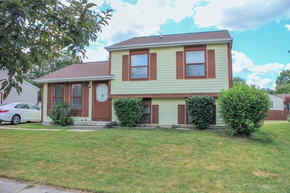 5814 Laporte Dr, Lansing, MI 48911 - photo 1