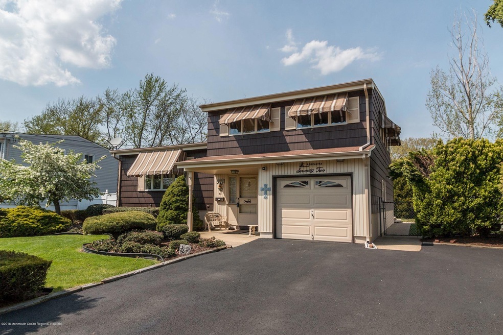 72 Throckmorton Ln, Old Bridge, NJ 08857 - photo 1