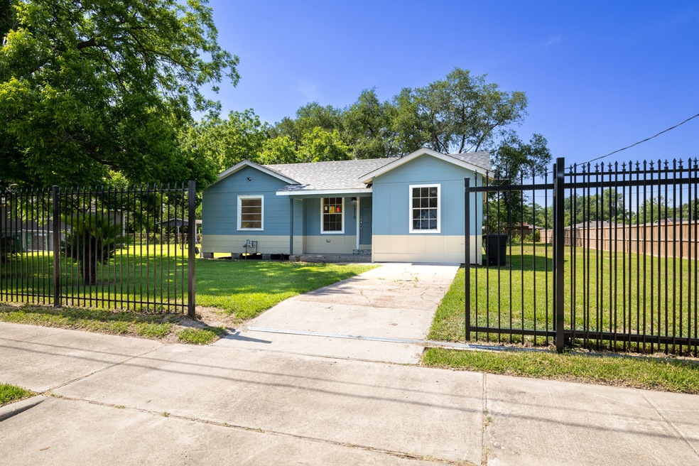 7210 Jay St, Houston, TX 77028 - photo 1
