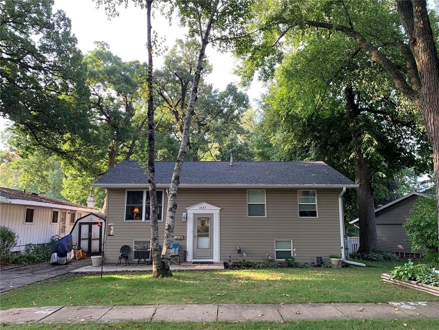 1433 Yuma Dr NW, Cedar Rapids, IA 52405 - photo 1