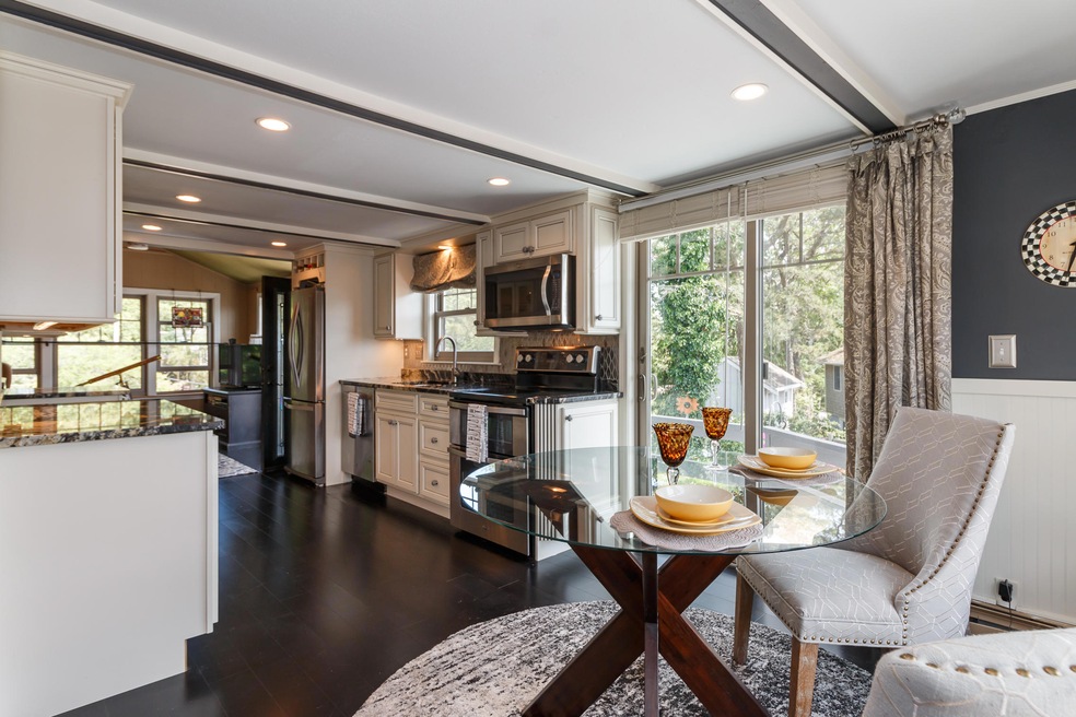 Luxury living in Hideaway!