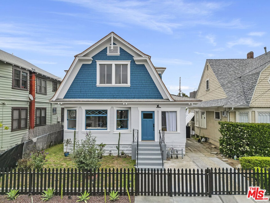 Sold $1,325,000 • Co-Listing Agent