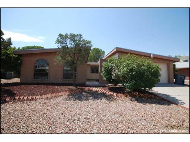 10604 Brian Mooney Ave, El Paso, TX 79935 - photo 1