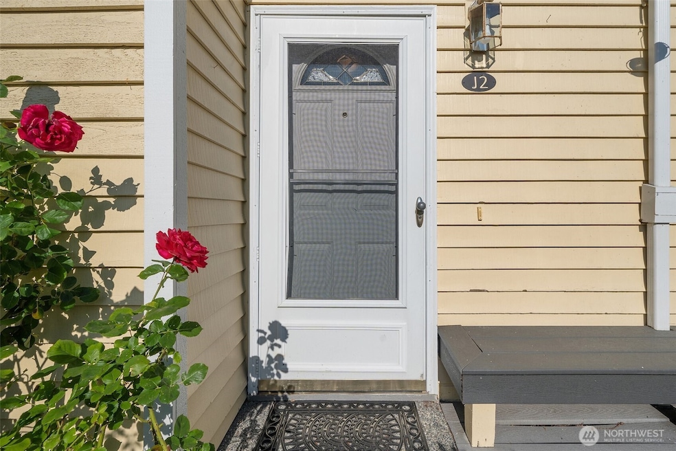 10030 NE 120th St unit J2, Kirkland, WA 98034 - photo 1