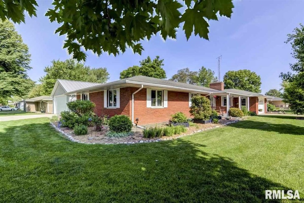 475 Northgate St, Lincoln, IL 62656 - photo 1