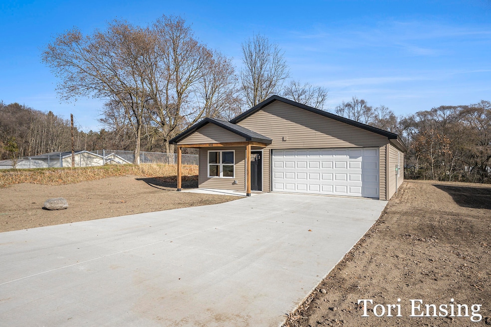 908 Moulton St, Belding, MI 48809 - photo 1