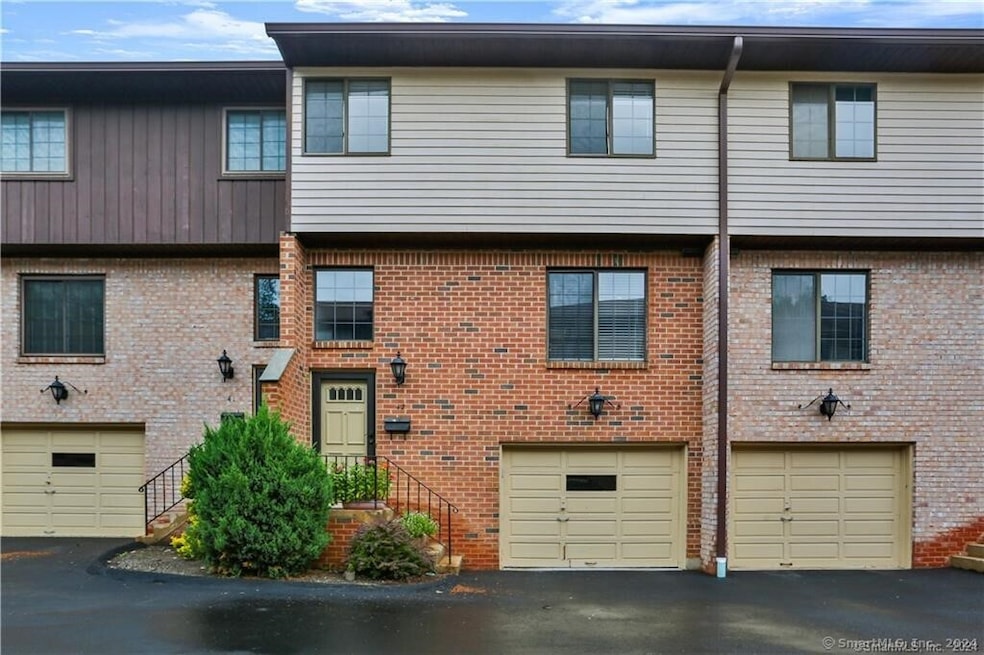 237 Strawberry Hill Ave unit 42, Stamford, CT 06902 - photo 1