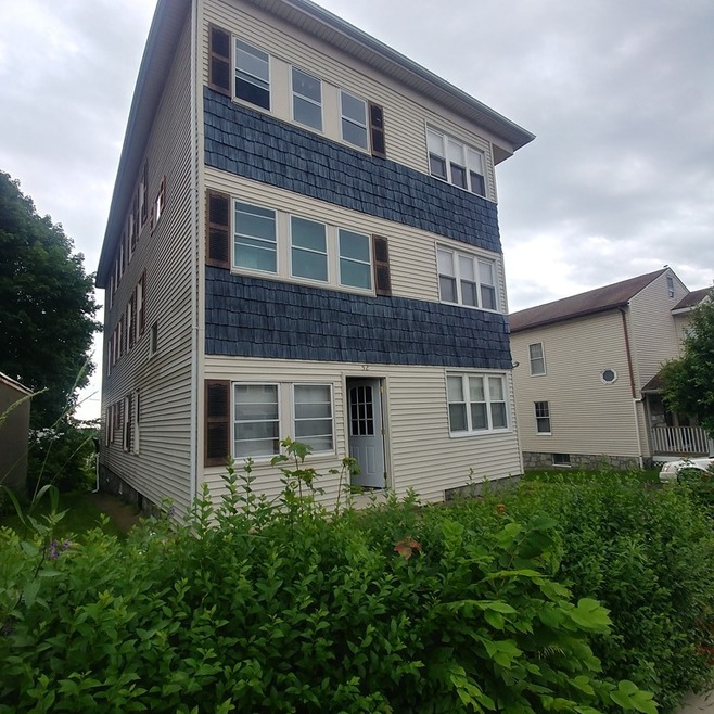 52 Plantation St unit 2, Worcester, MA 01604 - photo 1