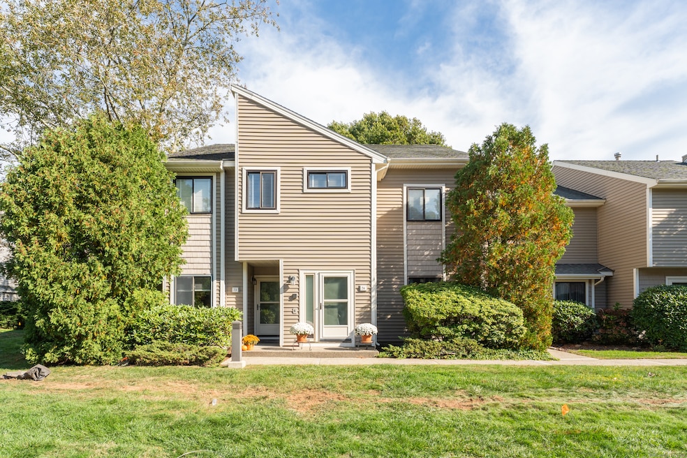 74 Turtle Bay Dr unit 74, Branford, CT 06405 - photo 1