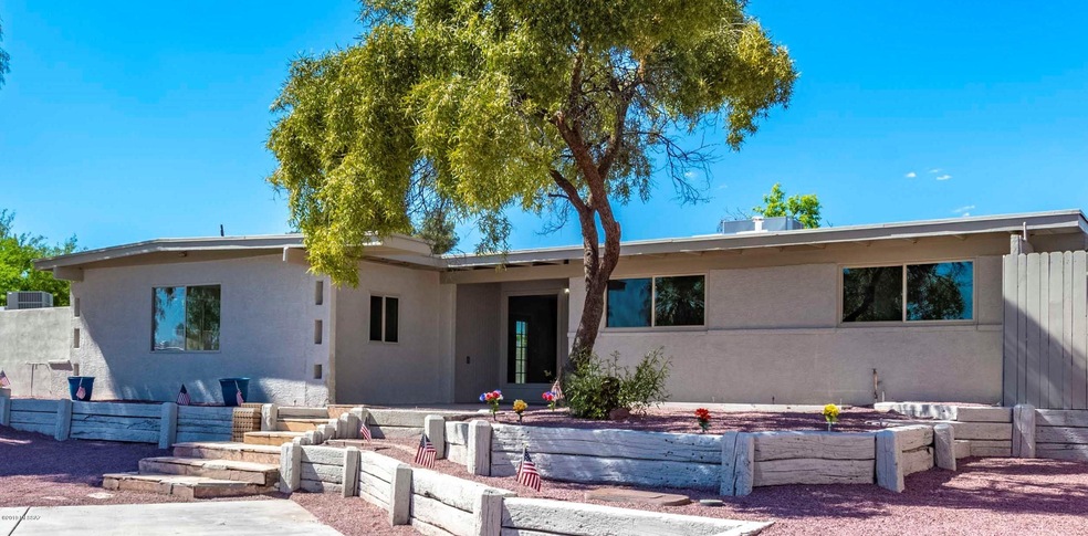 9421 E Deer Trail Pl Front