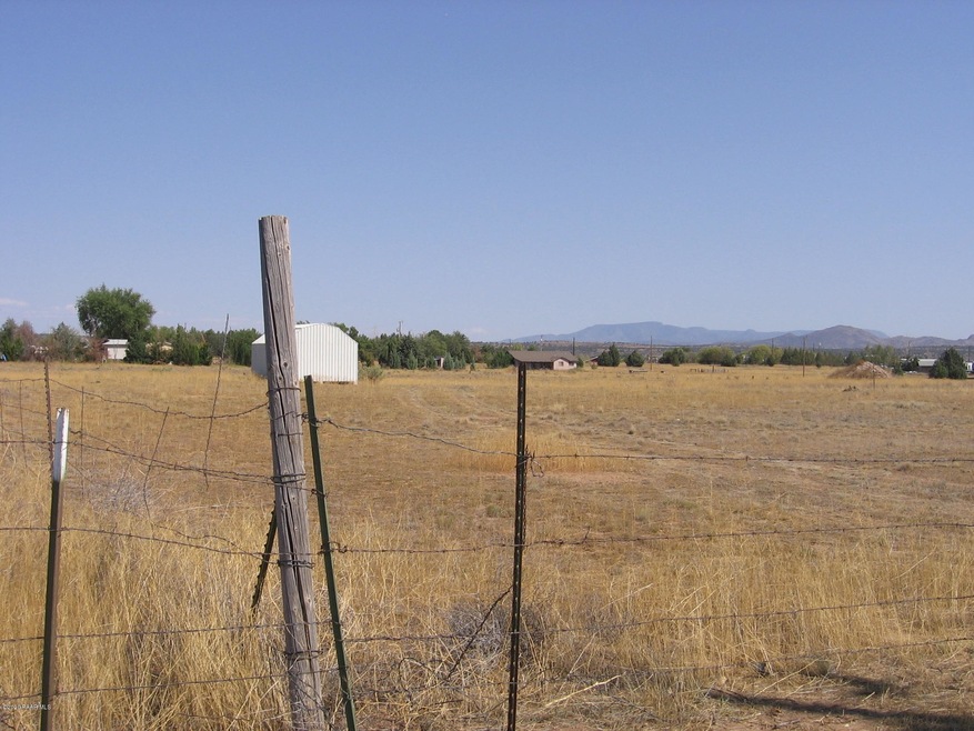 25355 N Patricia Rd, Paulden, AZ 86334 - photo 1