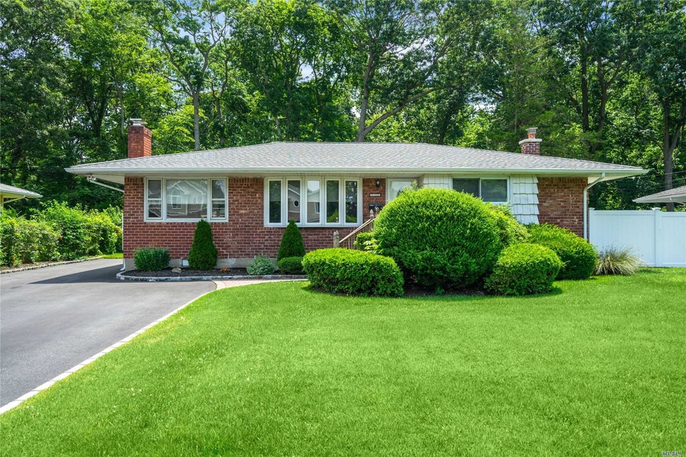 5 Fisher Rd, ComMacK, NY 11725 - photo 1