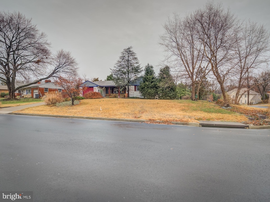 5900 Boston Dr, Falls Church, VA 22041 - photo 1