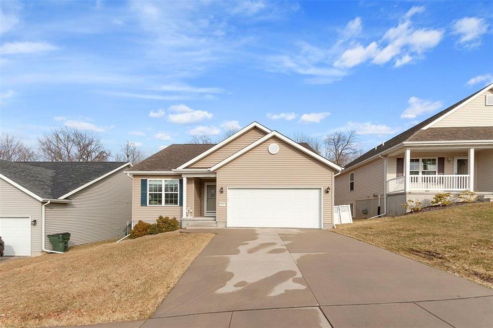 2049 Rosewood Dr NW, Cedar Rapids, IA 52405 - photo 1