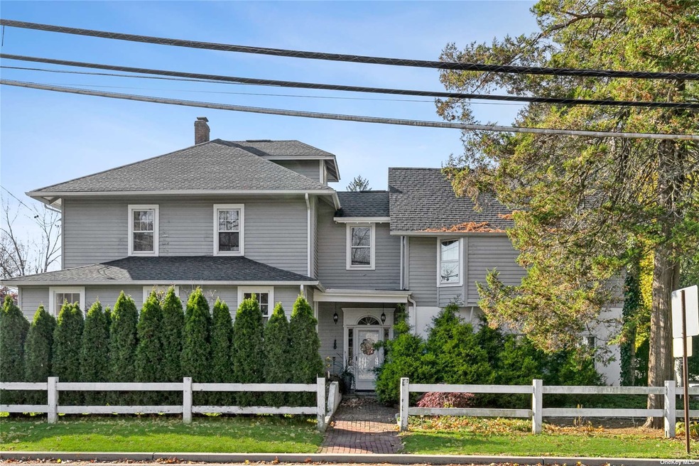 135 Split Rock Rd, Syosset, NY 11791 - photo 1