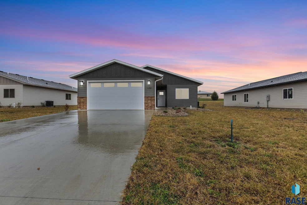 1102 S 6th Ave, Rock Rapids, IA 51246 - photo 1