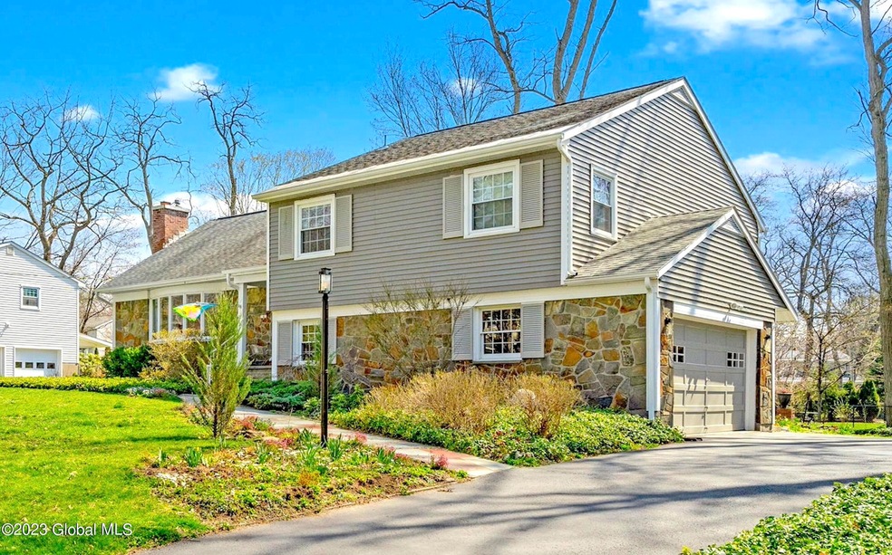 4 Boyle Rd - Updated