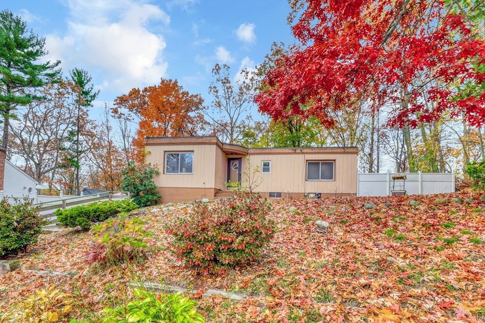 40 Truman Cir, Springfield, MA 01109 - photo 1