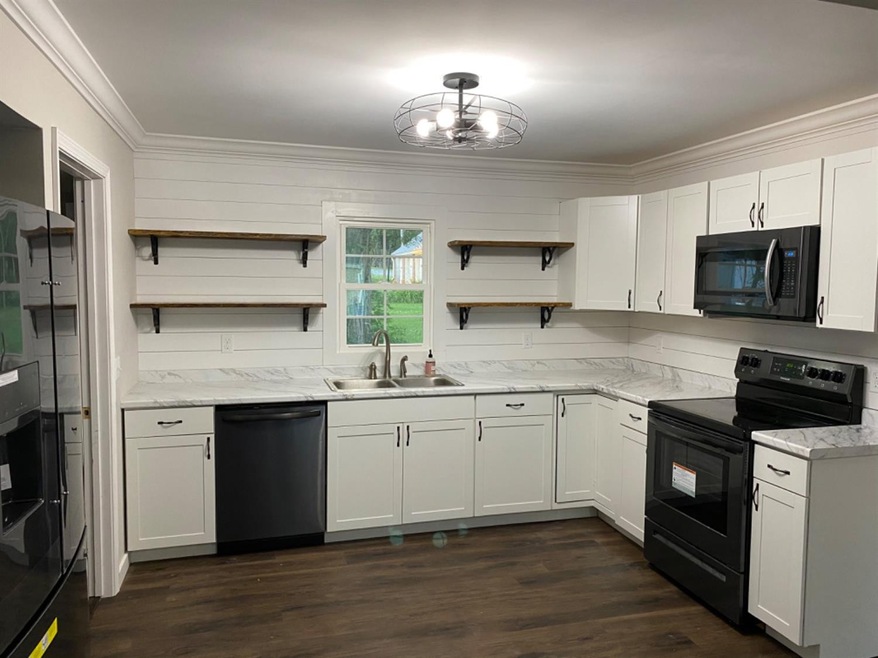 111 Stagg St, Harrodsburg, KY 40330 - photo 1