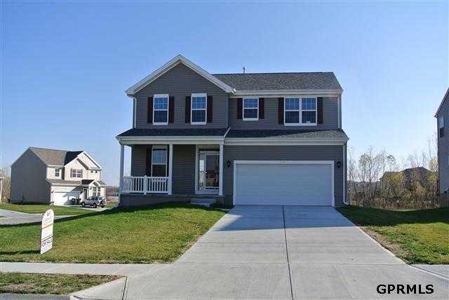 A brand new house on a 1/4 acre+ corner lot, on a culdesac with flat back yard, no rear neighbors and views of Waterford's lake!    Full front porch, daylite basement windows, 2x6 exterior walls, 95% efficient furnace & full builder's warranty!