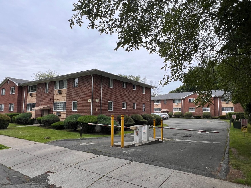 205 Bretton St unit D11, Bridgeport, CT 06606 - photo 1