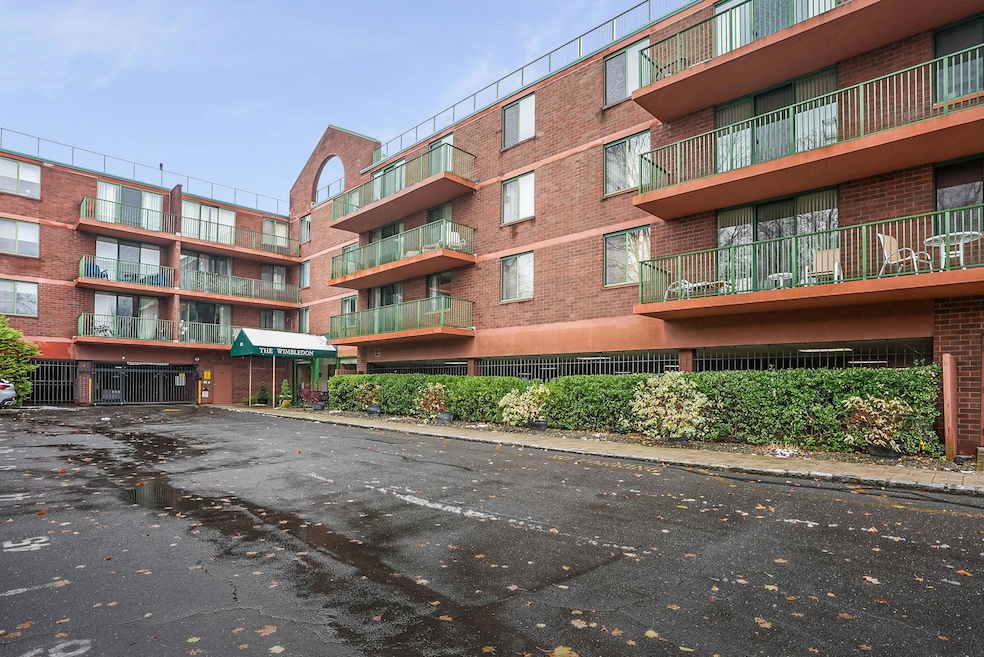 Pending $699,000